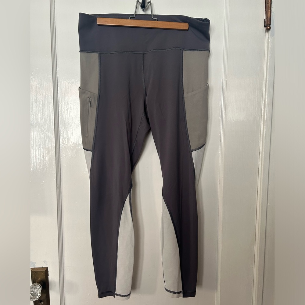 Athleta Up For Anything 7/8 Gray White Leggings Size Large Sculptex